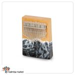 نمای جانبی کالیمبا چوب و رزین مشکی با طراحی دریا و رنگ هنری